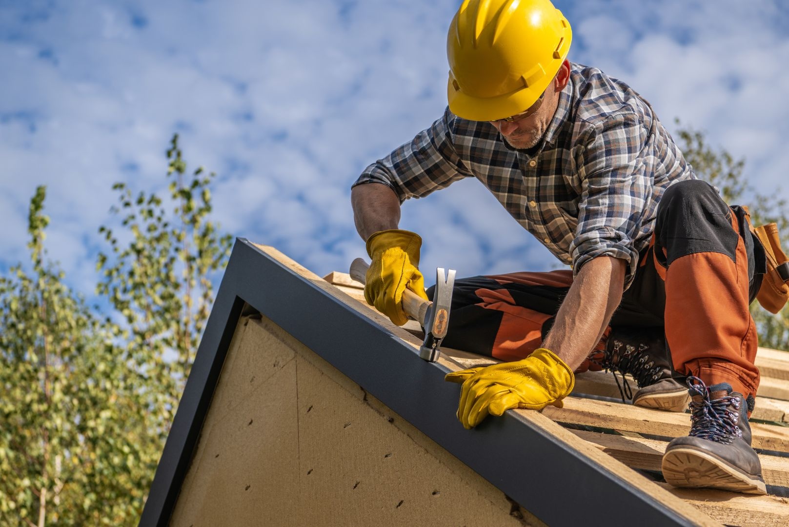 Read more about the article Essential Tips for Choosing a Reliable Roofing Contractor