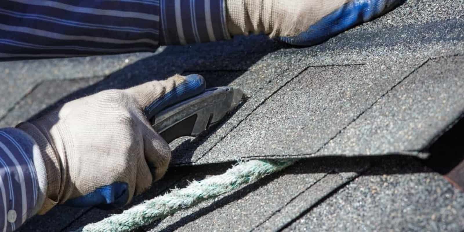roofer replacing roof